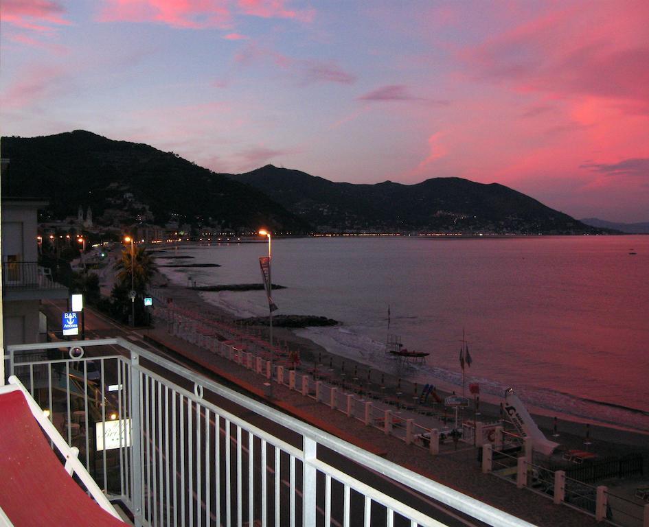 Hotel Bristol Laigueglia Værelse billede