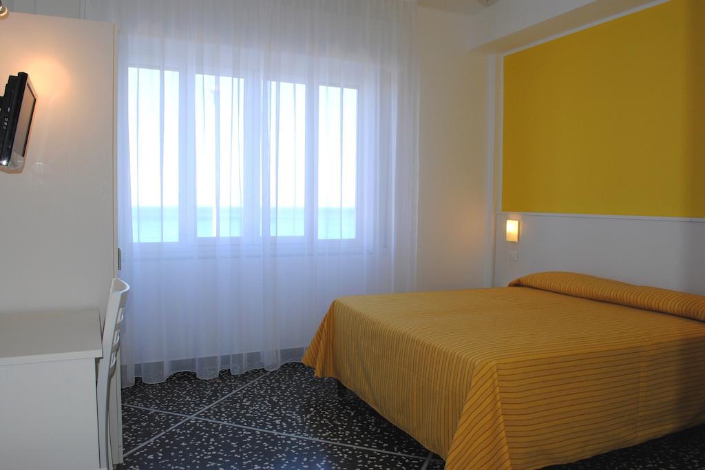 Hotel Bristol Laigueglia Værelse billede