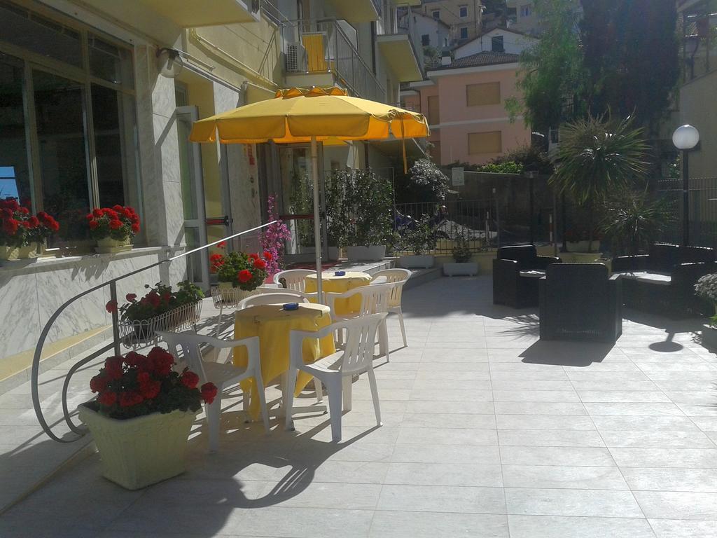 Hotel Bristol Laigueglia Eksteriør billede